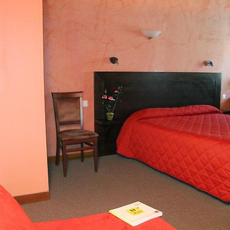 ホテル Logis Des Trois Maures Couches エクステリア 写真