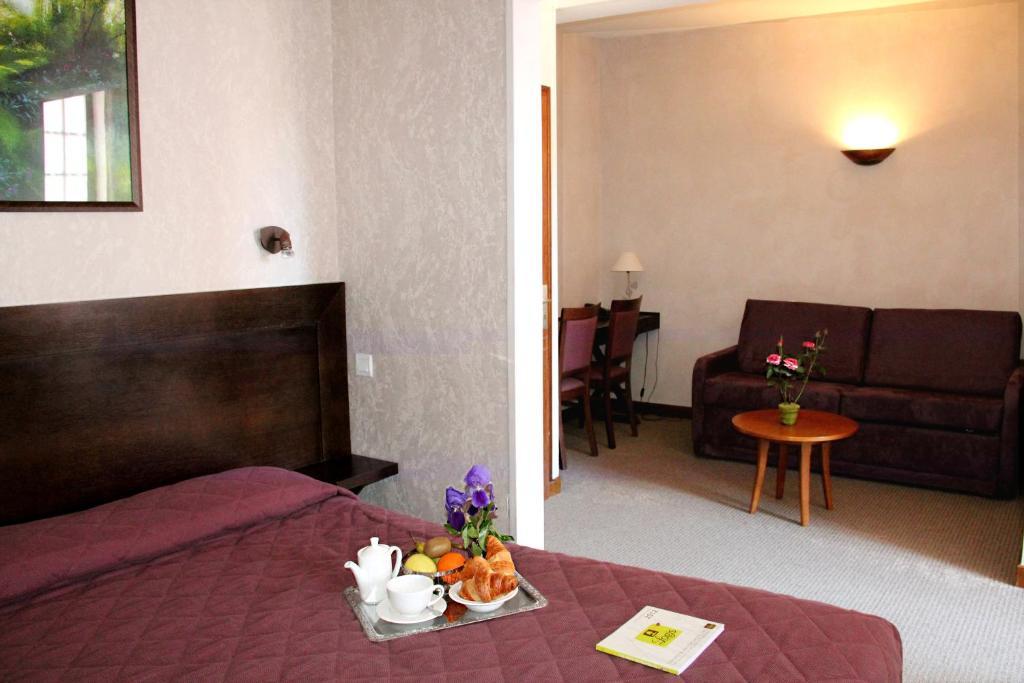 ホテル Logis Des Trois Maures Couches 部屋 写真