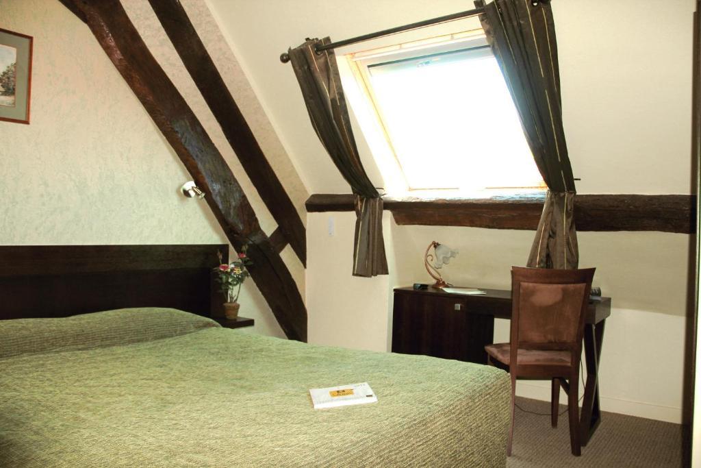 ホテル Logis Des Trois Maures Couches 部屋 写真