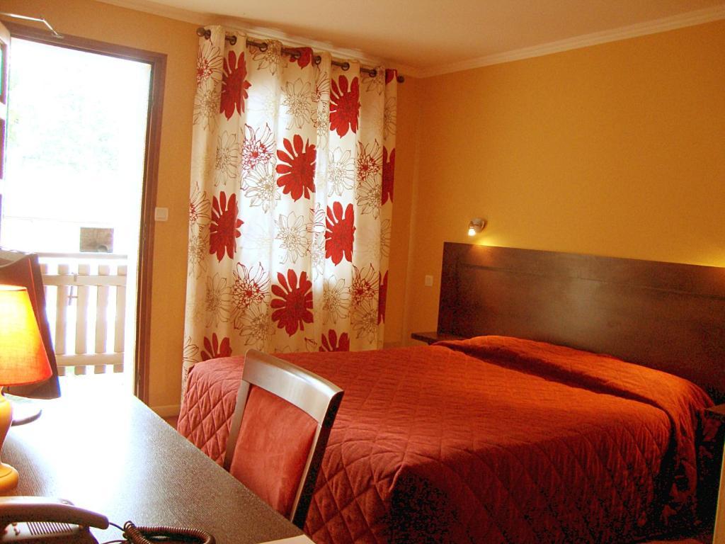 ホテル Logis Des Trois Maures Couches 部屋 写真