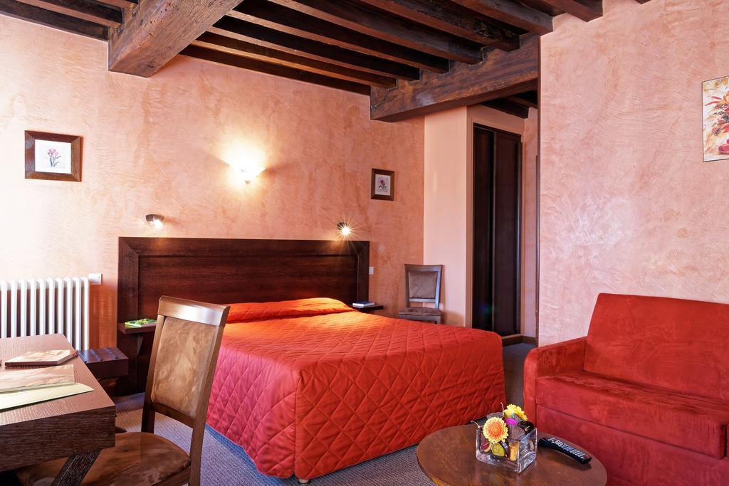 ホテル Logis Des Trois Maures Couches エクステリア 写真