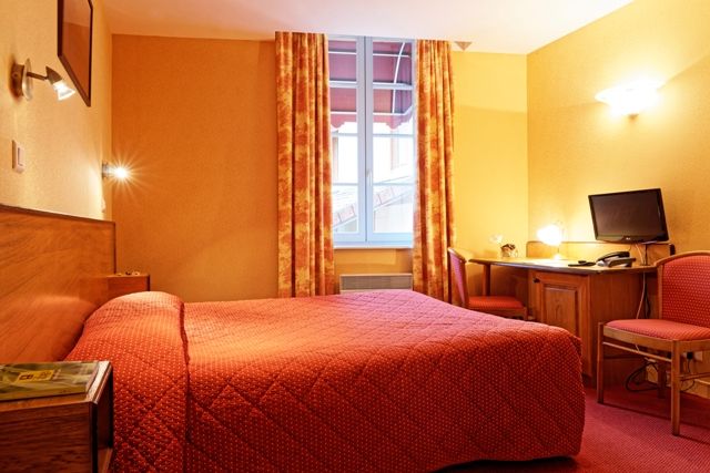 ホテル Logis Des Trois Maures Couches エクステリア 写真