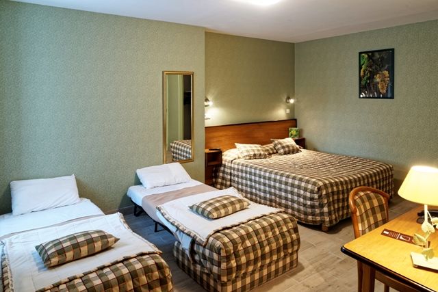 ホテル Logis Des Trois Maures Couches エクステリア 写真