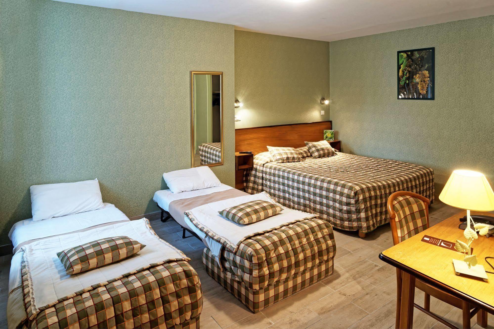 ホテル Logis Des Trois Maures Couches エクステリア 写真